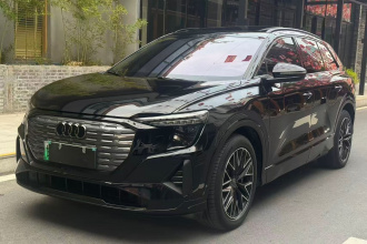 奥迪Q5 e-tron 2023款 40 e-tron 星耀型 机甲套装