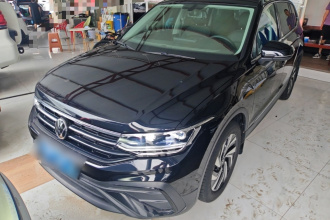 大众 途观L 2024款 出众款 300TSI 自动两驱龙腾版