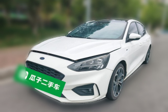 福特 福克斯 2021款 三厢 EcoBoost 180 自动ST Line