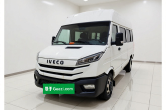 依维柯得意 2022款 2.5T A37 M1客车 5-9座长轴中顶双胎侧拉门