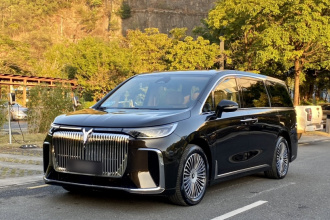 岚图汽车 岚图梦想家 2025款 PHEV 四驱旗舰鲲鹏版