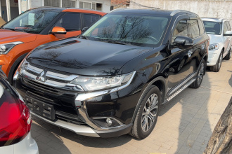 三菱 欧蓝德 2016款 2.4L 四驱豪华版 7座