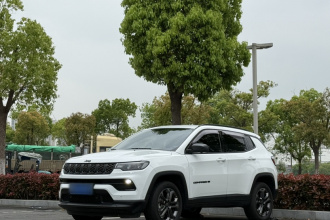 Jeep 指南者 2021款 220T 自动四驱80周年纪念版