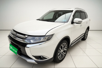 三菱 欧蓝德 2018款 2.4L 四驱精英版 5座