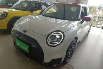 电动MINI COOPER 2024款 452km COOPER SE 赛车手