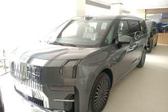 极氪009 2024款 六座行政版四驱 108kWh