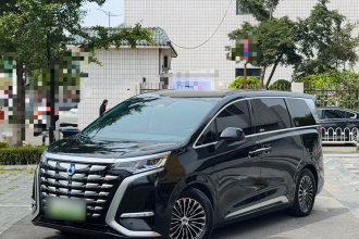 腾势D9 2022款 DM-i 970 四驱尊荣型