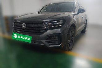 大众 途锐 2022款 3.0TSI 锐享版 曜黑运动套装