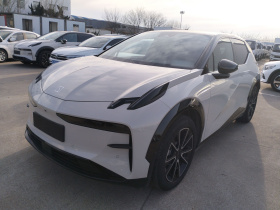 极氪X 2025款 四座后驱魔方版