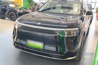 鸿蒙智行 问界M8 2025款 增程 Ultra版 53.4kWh 6座版