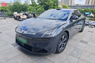 领克10 EM-P 2025款 120四驱Ultra