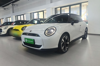 电动MINI COOPER 2024款 452km COOPER SE 艺术家
