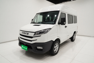 依维柯得意 2021款 2.5T A35 M1客车5-9座短轴中顶双胎侧拉门