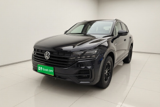 大众 途锐 2022款 3.0TSI 锐享版 曜黑运动套装