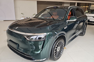 鸿蒙智行 问界M8 2025款 增程 Ultra版 53.4kWh 6座版 (192线激光雷达）