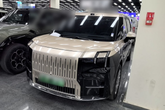 极氪009 2024款 七座过道版四驱 108kWh