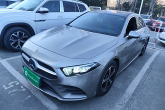 奔驰A级 2022款 改款三 A 200 L 运动轿车时尚型