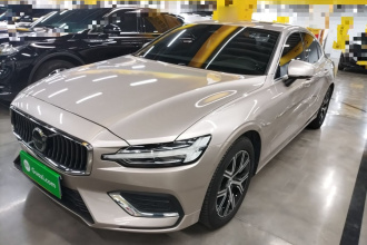 沃尔沃S60 2024款 B4 智逸豪华版