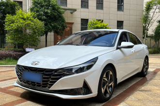 现代 伊兰特 2022款 1.5L CVT LUX尊贵版