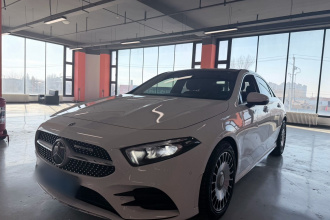 奔驰A级 2020款 改款 A 200 L 运动轿车时尚型