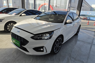 福特 福克斯 2021款 三厢 EcoBoost 180 自动ST Line