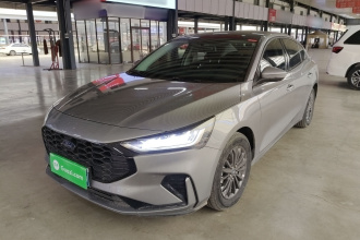 福特 福克斯 2022款 三厢 EcoBoost 180 自动竞速版