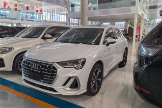 奥迪Q3 2025款 45周年典藏版 35TFSI 时尚动感型