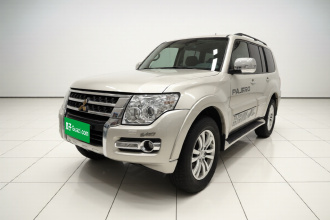 三菱 帕杰罗（平行进口）   V97 3.8L 五门 GLS 天窗 中东