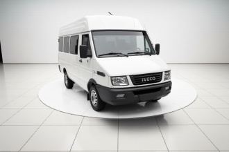 依维柯得意 2021款 2.5T A40 M1客车5-9座长轴中顶双胎手动门