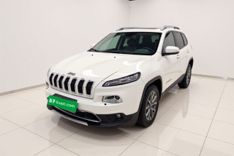 Jeep 自由光 2020款 2.0L 两驱经典运动版