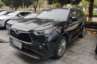 丰田 汉兰达 2022款 双擎 2.5L 四驱豪华版 7座