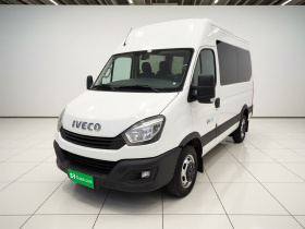 依维柯欧胜 2018款 2.3T 长轴短悬多功能车侧拉门F1A