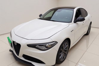 阿尔法·罗密欧 Giulia朱丽叶 2017款 2.0T 200HP 豪华版