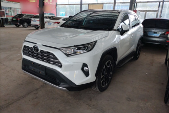 丰田 RAV4荣放 2021款 2.0L CVT两驱尊贵版