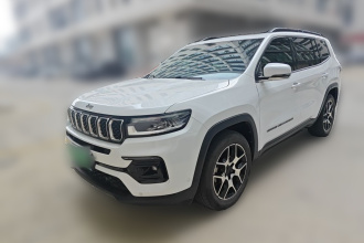Jeep 大指挥官 2022款 2.0T 两驱精英版