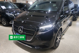 奔驰V级 2024款 V 300 L 长轴距尊贵版