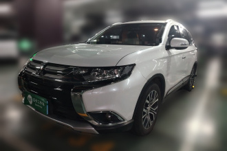 三菱 欧蓝德 2016款 2.4L 四驱精英版 5座