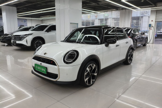 MINI 2025款 2.0T COOPER S 艺术家 五门版