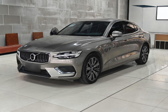 沃尔沃S60新能源 2022款 改款 T8 E驱混动 四驱智逸豪华版