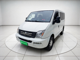 上汽大通MAXUS 新途V80 2023款 2.0T 手动经典傲运通短轴超低顶5/6座