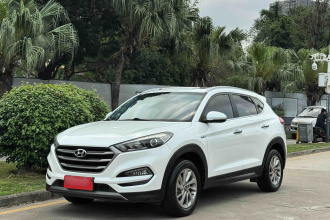 现代 途胜 2015款 1.6T 双离合两驱智能型
