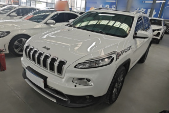 Jeep 自由光 2020款 2.0L 两驱经典运动版