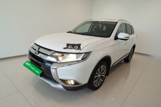 三菱 欧蓝德 2018款 2.0L 两驱荣耀版 5座