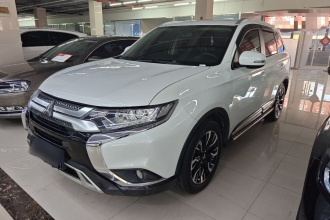 三菱 欧蓝德 2020款 2.0L 两驱畅享版 7座