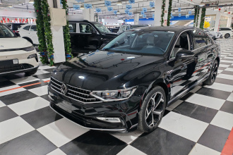 大众 迈腾 2024款 200万辆众享款 330TSI DSG豪华型