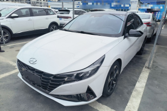 现代 伊兰特 2022款 1.5L CVT LUX尊贵版