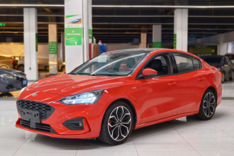 福特 福克斯 2020款 三厢 EcoBoost 180 自动ST Line