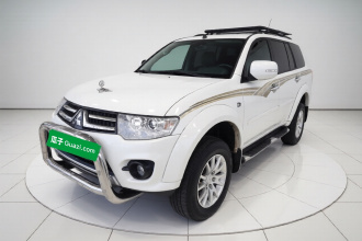 三菱 帕杰罗·劲畅 2013款 3.0L 自动两驱豪华版