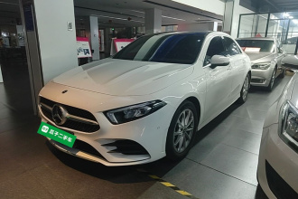 奔驰A级 2022款 改款 A 200 L 运动轿车时尚型