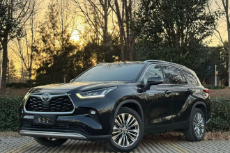 丰田 汉兰达 2022款 双擎 2.5L 四驱尊贵版 7座